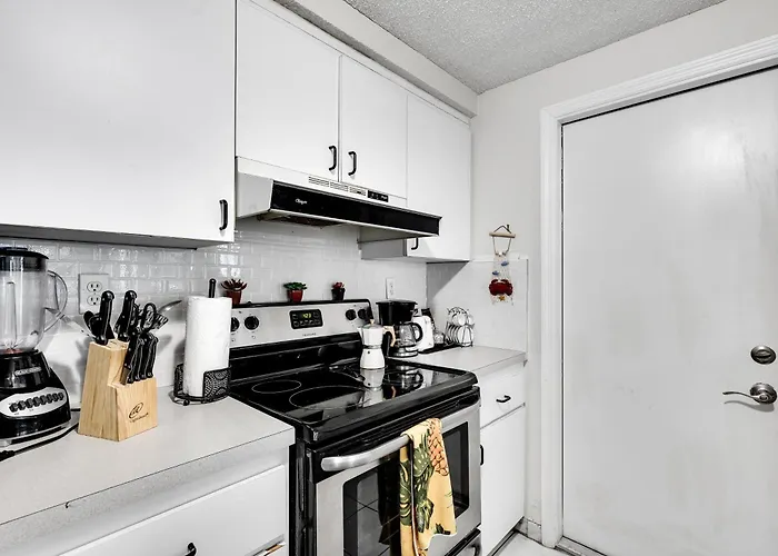 New 2Bedroom 2Bath House With Private Backyard & Jacuzzi